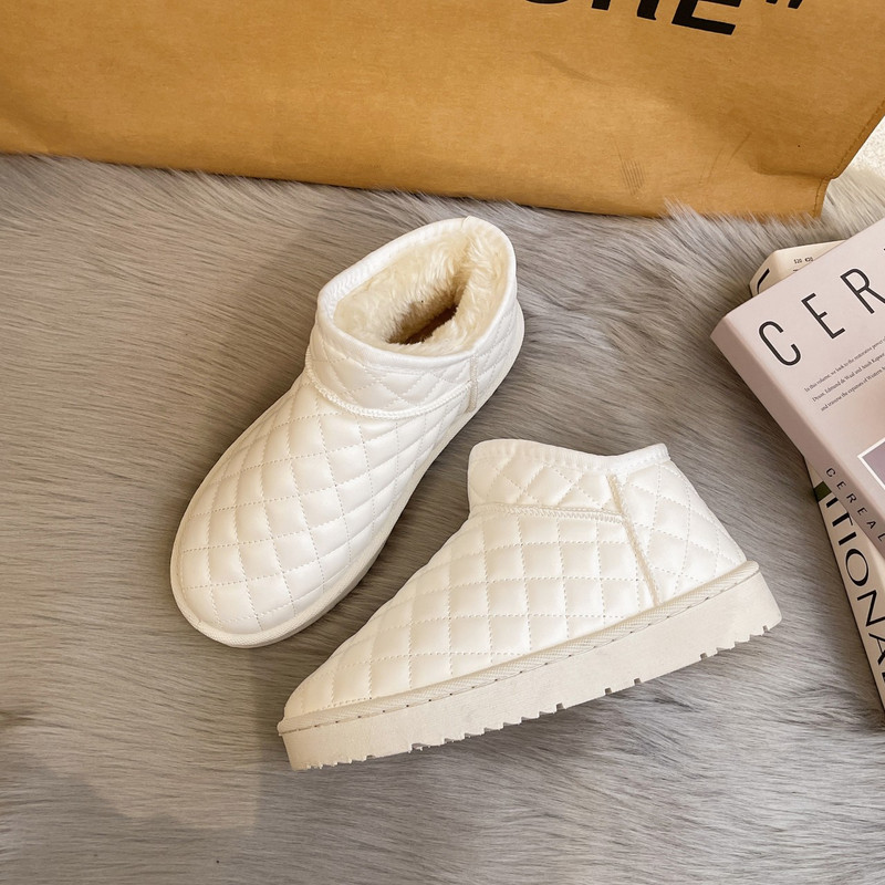 Uued naiste saapad Kerged talvised soojad plüüsis poolsaapad Lamedad veekindlad vabaaja naiste lumesaapad Slip On Shoe Palus jalatsid