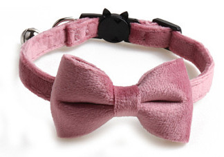 Ασφαλής ελαστικό παπιγιόν κολάρο γάτας με ρυθμιζόμενη πόρπη Gatos παπιγιόν μικρού σκύλου από μαλακό βελούδο Προμηθευτής κατοικίδιων ζώων με καμπάνα στερεό