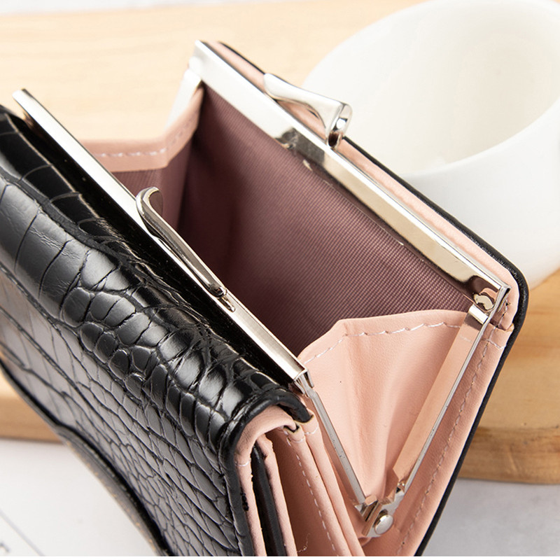 Nahast naiste rahakott, naiste lühike retro stiilis kolmekordse kokkupandav õpilase versioon, lihtne mitme kaardiga krokodillimustriga rahakott