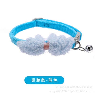 Kasside kaelarihmad Armsad plüüsist kassi kaelarihmad kellukeste ja inglitiibadega. Kaunistused kassidele Väikese koera Teddy Pomeranian kaelarihmad reguleeritavad