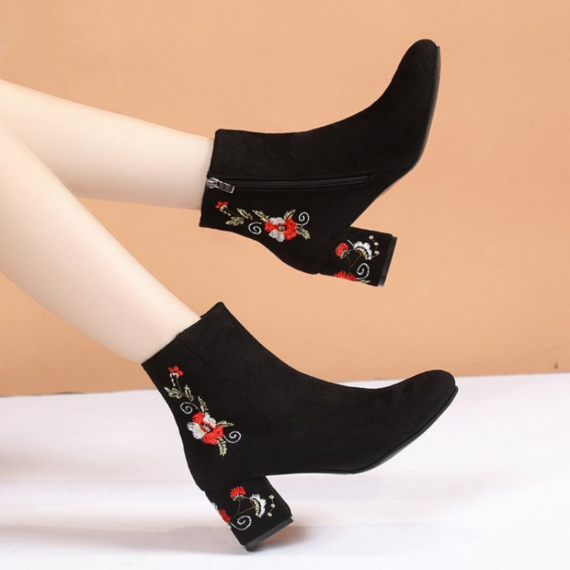 2023 Botine de damă înalte toamnă și iarnă pantofi calduri din bumbac femei piele intoarsă cu toc mijlociu ghete brodate cu tub mijlociu pentru femei