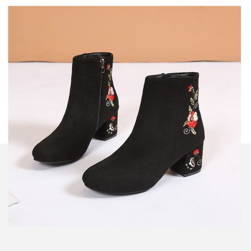 2023 Botine de damă înalte toamnă și iarnă pantofi calduri din bumbac femei piele intoarsă cu toc mijlociu ghete brodate cu tub mijlociu pentru femei