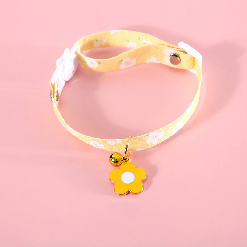 Guler reglabil pentru pisici Guler cu flori proaspete pentru animale de companie cu clopot și pandantiv cu flori pentru a preveni pierderea pisicilor și cățeilor Accesorii pentru animale de companie