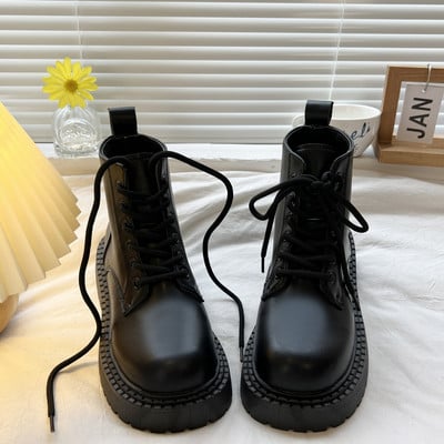 Tursked platvormiga võitlussaapad naistele sügistalvised PU-nahast pahkluusaapad Naiste punk-paksu põhjaga libisemiskindlad mootorrattasaapad