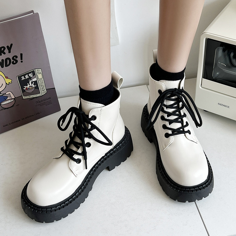 Tursked platvormiga võitlussaapad naistele sügistalvised PU-nahast pahkluusaapad Naiste punk-paksu põhjaga libisemiskindlad mootorrattasaapad