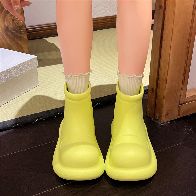 Φθινοπωρινές χειμερινές κοντές μπότες 2023 Νέες γυναικείες αδιάβροχες μπότες βροχής Αστείες καρτούν Κοριτσίστικες μπότες βροχής ελαφριές αντιολισθητικές μπότες εργασίας