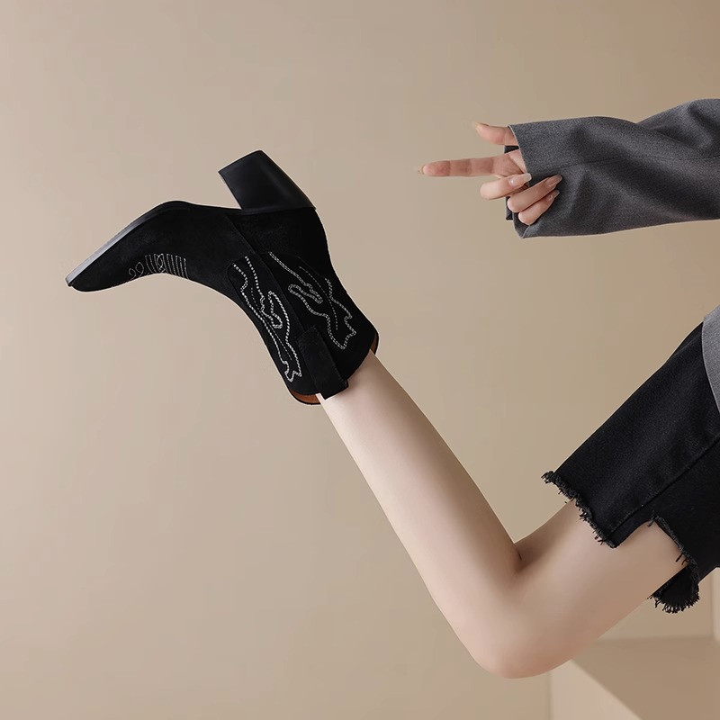 2023 Γυναικεία παπούτσια Βασικές γυναικείες μπότες ρετρό μοντέρνες μπότες αστραγάλου Γυναικείες μπότες με μυτερό κέντημα γυναικεία παπούτσια με χοντρό τακούνι