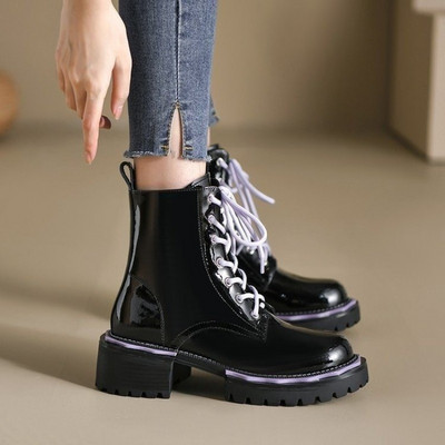 Mustad lakknahast naiste saapad 2023, uued talvised pehmed poolsaapad Briti stiilis nööriga mootorrattasaabas, naiste Bota Feminina