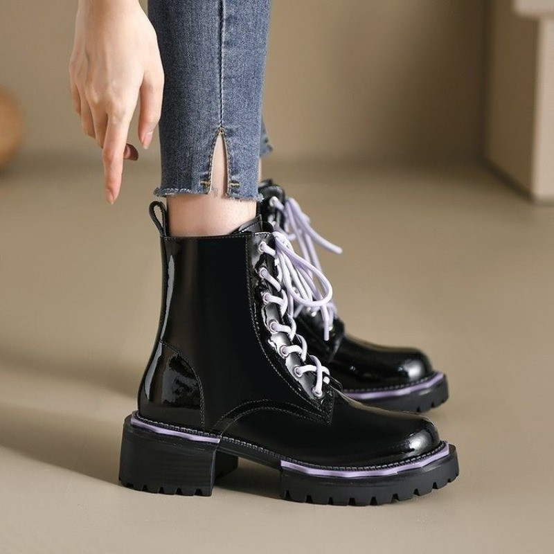 Mustad lakknahast naiste saapad 2023, uued talvised pehmed poolsaapad Briti stiilis nööriga mootorrattasaabas, naiste Bota Feminina