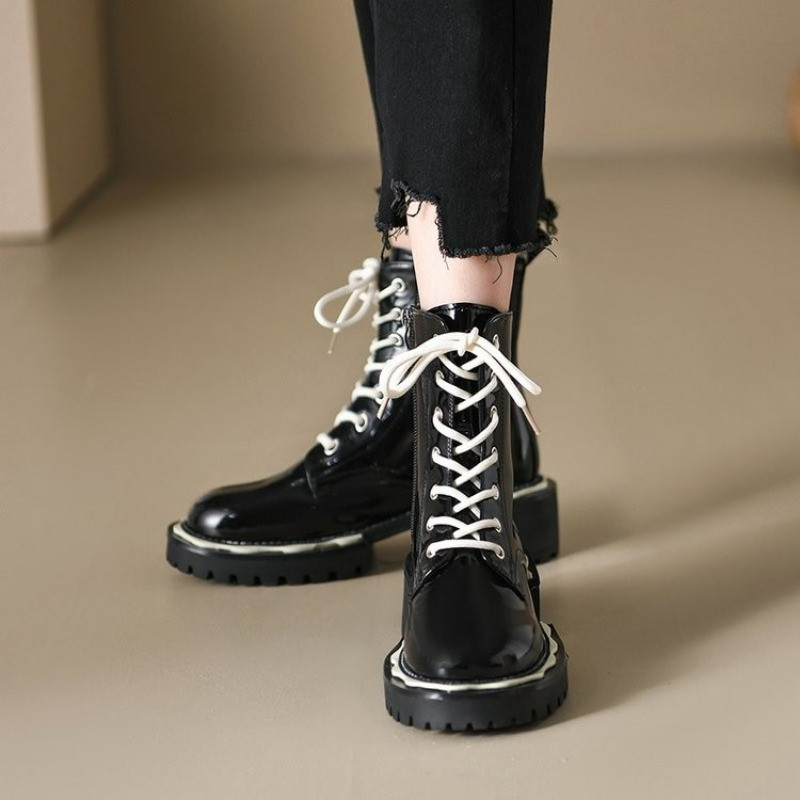 Mustad lakknahast naiste saapad 2023, uued talvised pehmed poolsaapad Briti stiilis nööriga mootorrattasaabas, naiste Bota Feminina