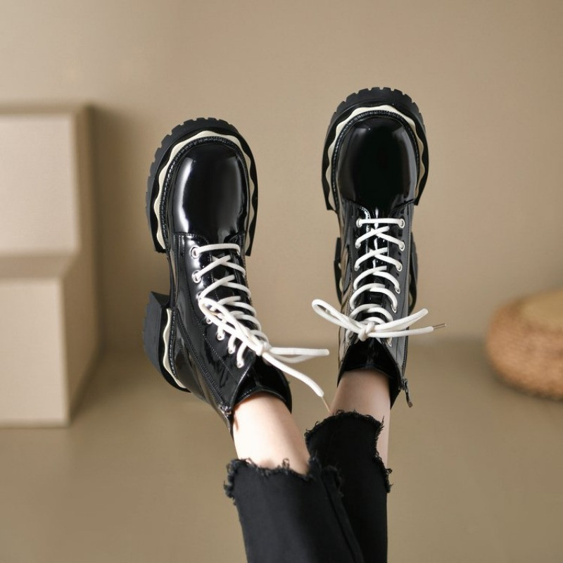 Mustad lakknahast naiste saapad 2023, uued talvised pehmed poolsaapad Briti stiilis nööriga mootorrattasaabas, naiste Bota Feminina