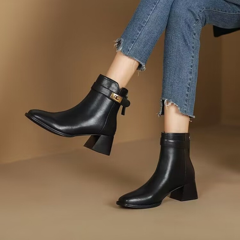 Pantofi de dama 2023 Cizme de dama cu fermoar in spate glezna Cizme de dama moderne, elegante, decoratiuni metalice pentru femei, varf patrat, toc gros, pantofi de dama