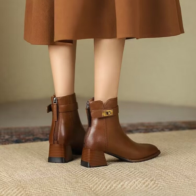 Pantofi de dama 2023 Cizme de dama cu fermoar in spate glezna Cizme de dama moderne, elegante, decoratiuni metalice pentru femei, varf patrat, toc gros, pantofi de dama