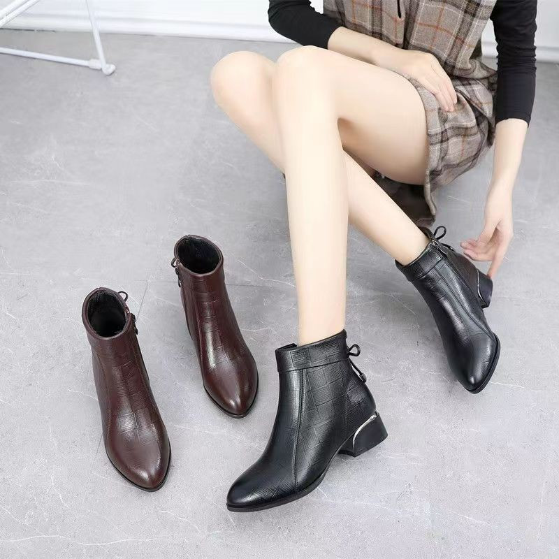 2022. aasta uued sügis- ja talve suured alasti saapad Naiste terava otsaga paksu kontsaga lühikeste varrukatega mugavad lukuga nahast saapad