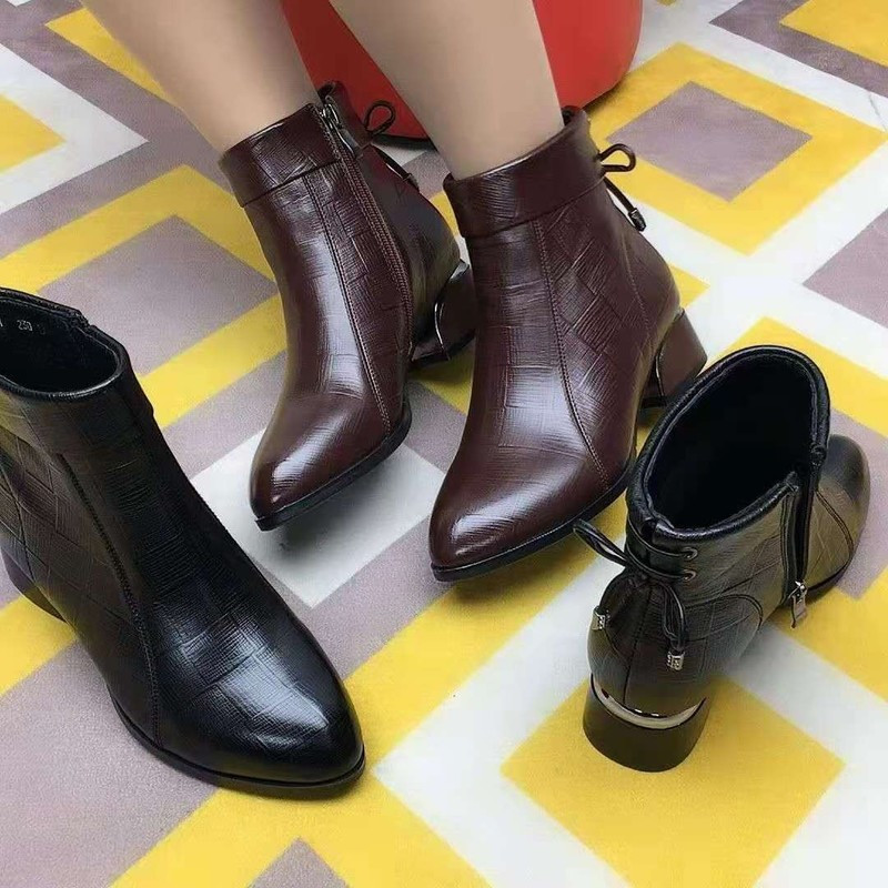 Cea mai nouă tendință 2022 Cizme femei cu vârf ascuțit Tocuri groase Pantofi Cizme scurte Încălțăminte cu talpă moale Dimensiune Plus 35-43