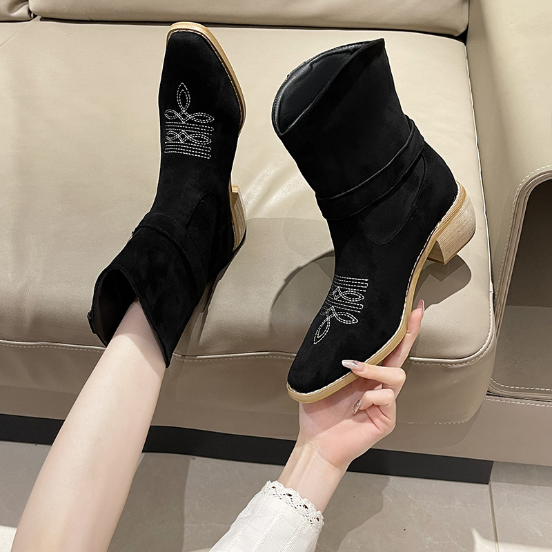 Naiste kingad 2023 Moodsad vööpandlaga Naiste saapad Talvised Slip-on Moodsad saapad Naiste kvaliteetsed ruudukujulised poolsaapad