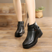 Keskealised naiste saapad Talvised pehmest nahast platvorm soojad kingad plüüsis poolsaapad naistele ema villasegu saapad Mood