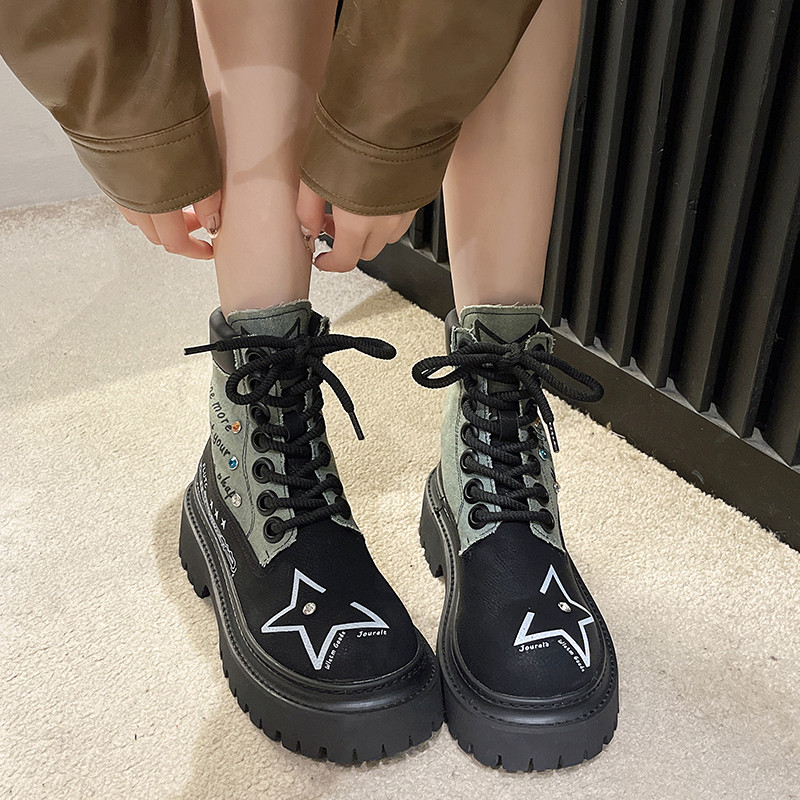 Cizme de damă cu platformă la modă de stradă, iarna 2023, la modă, cizme de motocicletă asortate la modă, pantofi gotici punk de designer