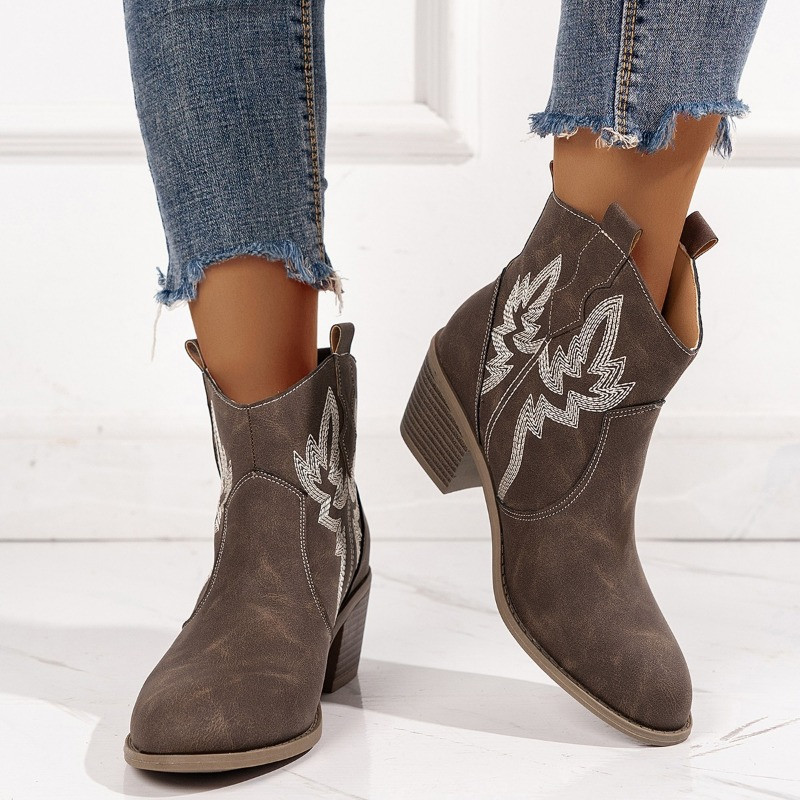 2023. aasta kvaliteetsed naistejalatsid Sisselibistatavad naiste saapad Moodsad tikandid Moodsad saapad Naiste seksikad terava ninaga poolsaapad