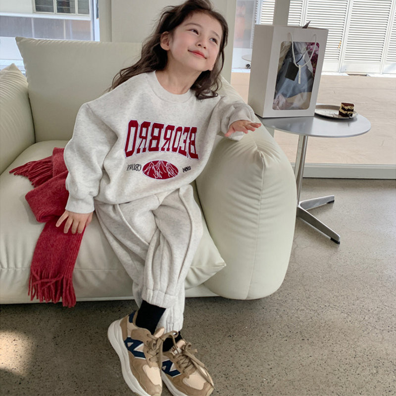 Kaheosaline komplekt Sügis beebipoistele Tüdrukutele Ülikond Kiri Tikitud Fliisist dressipluus Dressipüksid Talvekandmine Lasteriided