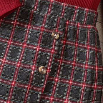 Нов есенен комплект от плътно плетено горнище + карирана пола