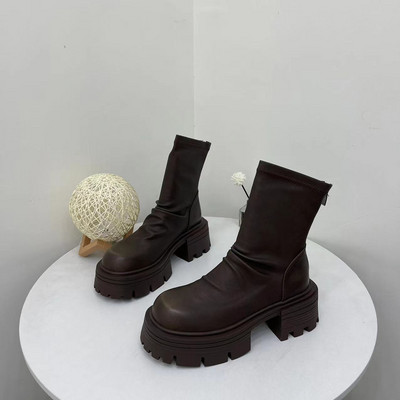 Naiste kingad 2023 Kvaliteetsed tõmblukuga naiste saapad Moodsed plisseeritud moodsad saapad Naiste uued ümarad varbad, kontsad poolsaapad