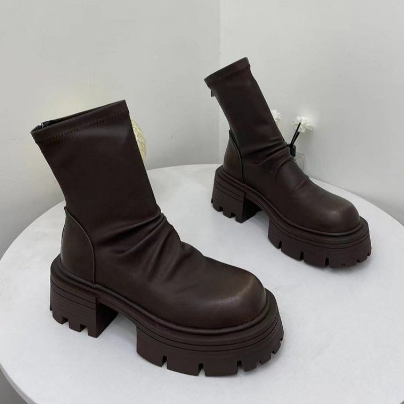 Naiste kingad 2023 Kvaliteetsed tõmblukuga naiste saapad Moodsed plisseeritud moodsad saapad Naiste uued ümarad varbad, kontsad poolsaapad