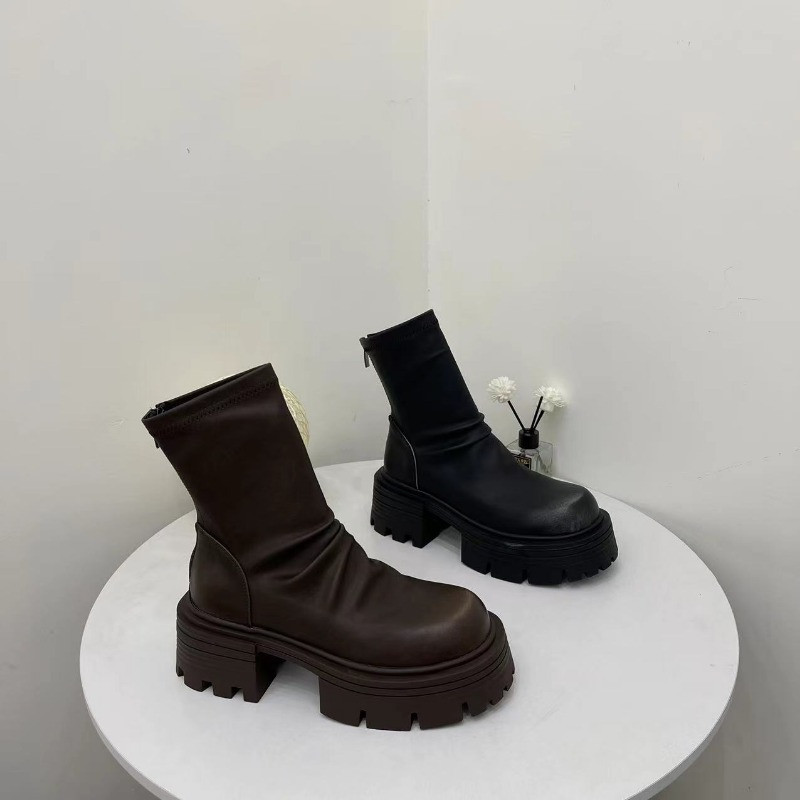 Naiste kingad 2023 Kvaliteetsed tõmblukuga naiste saapad Moodsed plisseeritud moodsad saapad Naiste uued ümarad varbad, kontsad poolsaapad