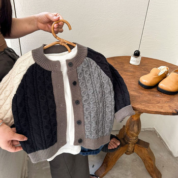 Детски пуловер 2023 Есен Нов пуловер с шевове за момчета и момичета Палто Бебешка модна плетена жилетка с контрастен цвят