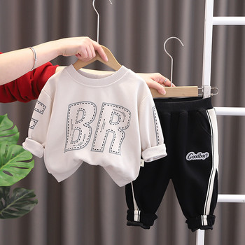 2023 Моден комплект дрехи за бебета за момчета Пролетно дете Пролет Есен Памучен пуловер с букви Топове + панталони 2 бр. Спортен костюм за деца 1-5 години