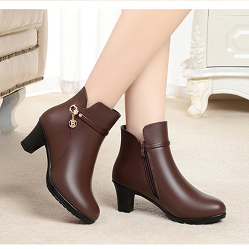 BCEBYL Φθινόπωρο και χειμώνας νέα μόδα με βελούδινες κοντές μπότες ζεστά βαμβακερά παπούτσια casual αθλητικές μπότες γυναικεία βαμβακερά παπούτσια 2023