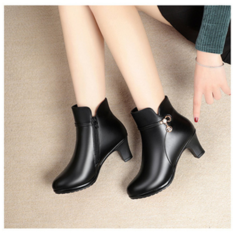 BCEBYL Φθινόπωρο και χειμώνας νέα μόδα με βελούδινες κοντές μπότες ζεστά βαμβακερά παπούτσια casual αθλητικές μπότες γυναικεία βαμβακερά παπούτσια 2023