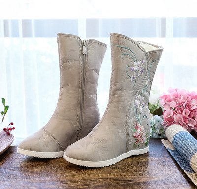 Etnilised tikitud naiste saapad Hanfu kingad Talvised kõrged naiste saapad soojad pojeng lilledega tikitud kingad Naiste riidest kingad