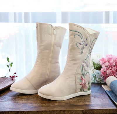 Etnilised tikitud naiste saapad Hanfu kingad Talvised kõrged naiste saapad soojad pojeng lilledega tikitud kingad Naiste riidest kingad