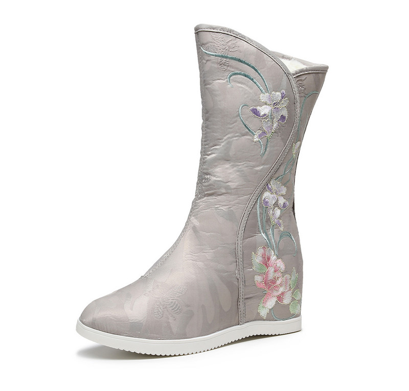 Etnilised tikitud naiste saapad Hanfu kingad Talvised kõrged naiste saapad soojad pojeng lilledega tikitud kingad Naiste riidest kingad