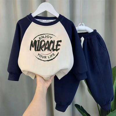 Пролетен и есенен комплект за момчета 2024 Нов пуловер за момчета и бебета Красив пуловер за детски спорт Комплект от две части Детски тоалети