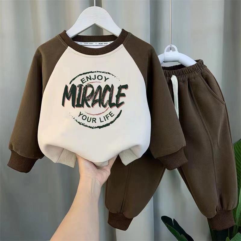 Пролетен и есенен комплект за момчета 2024 Нов пуловер за момчета и бебета Красив пуловер за детски спорт Комплект от две части Детски тоалети