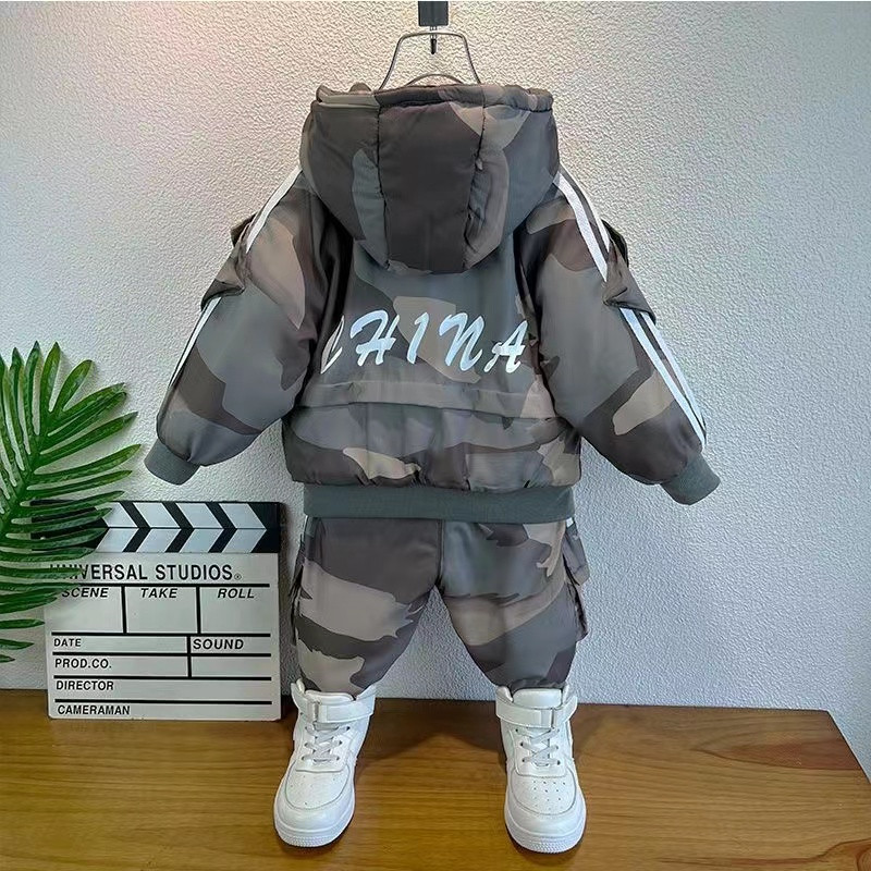 Poiste ja tüdrukute tööriiete pluusist kamuflaažikomplekt 2024. aasta sügiseks ja talveks, uued laste talvised paksendatud ja ilusad riided