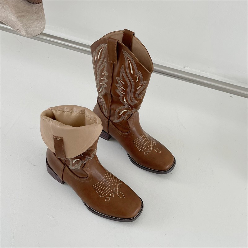 Cizme scurte de cowboy pentru femei 2022 Cizme occidentale la modă de cowboy, pantofi de designer casual brodat cu vârful pătrat