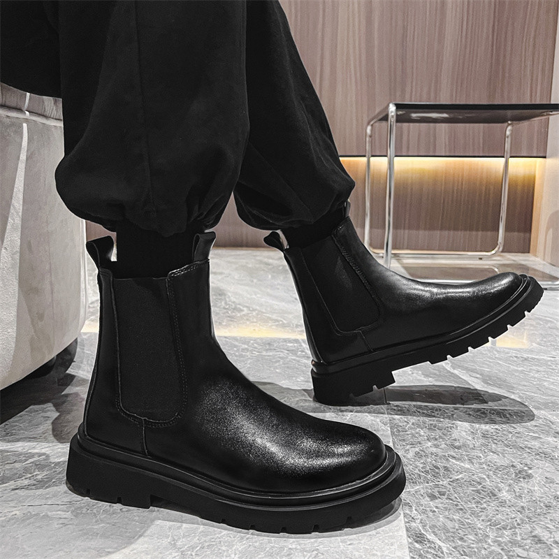 Sügistalvise turske aluskangast keskmise ülaosaga saapad Meeste Briti trendisaapad Kõrge ülaosaga Korea vabaajajalatsid Meeste mootorrattasaapad Uus