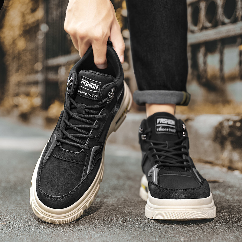 Nööritavad platvormsaapad 2023 Uued jalanõud meestele Pahkluuni ulatuvad vabaajasaapad Kuumalt müüvad Mugavad ja kulumiskindlad meeste saapad