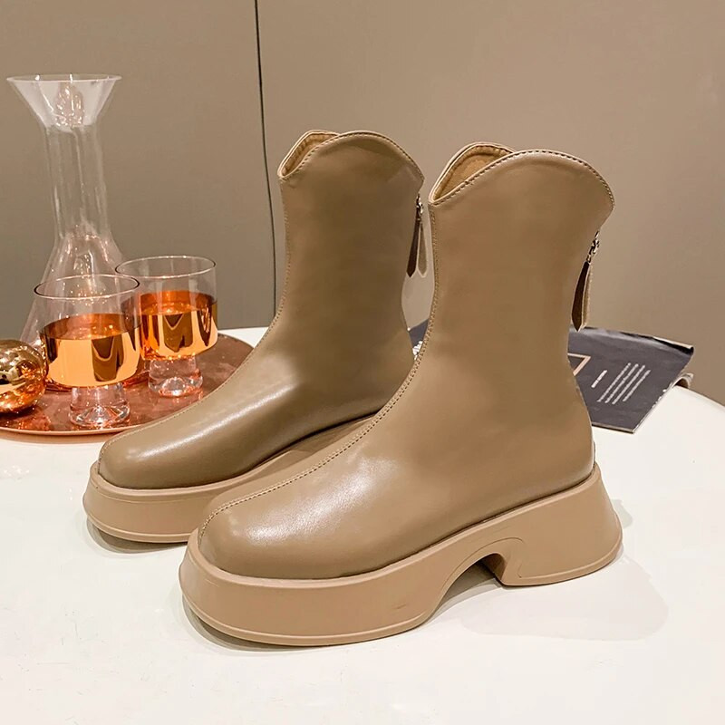 Sügistalv 2023 Chelsea naiste platvormsaapad pruunid mustad beežid valged lühikesed saapad naiste lühikesed karusnahast tursked gooti punk-kingad