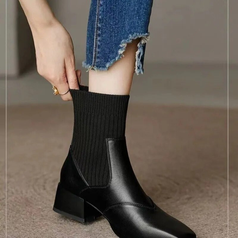 Γυναικεία χειμερινή μπότα με σφήνα τακούνι μόδας και αισθητική με μυτερή πλεκτή μαλακή και άνετη αναπνεύσιμη σόλα από καουτσούκ2023 Νέο