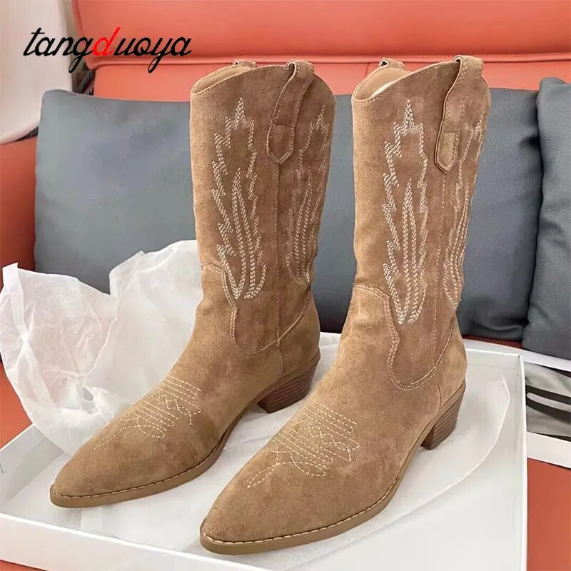 Kauboisaapad naistele Moodsad tikitud terava ninaga saapad Naise kandilise kontsaga sügistalvised lääne saapad papud