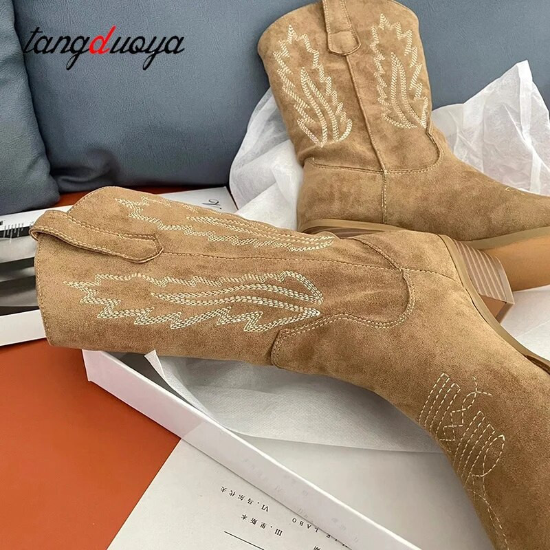 Kauboisaapad naistele Moodsad tikitud terava ninaga saapad Naise kandilise kontsaga sügistalvised lääne saapad papud