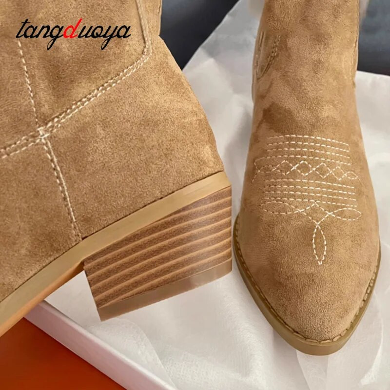 Kauboisaapad naistele Moodsad tikitud terava ninaga saapad Naise kandilise kontsaga sügistalvised lääne saapad papud