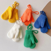 0-4 éves korig Gyerekeknek Téli ujjatlan fiúknak Lányoknak Kötött kesztyűk Aranyos cukorka színű gyerekeknek Meleg ujjas ujjatlan ujjatlan babakesztyűk kötéllel