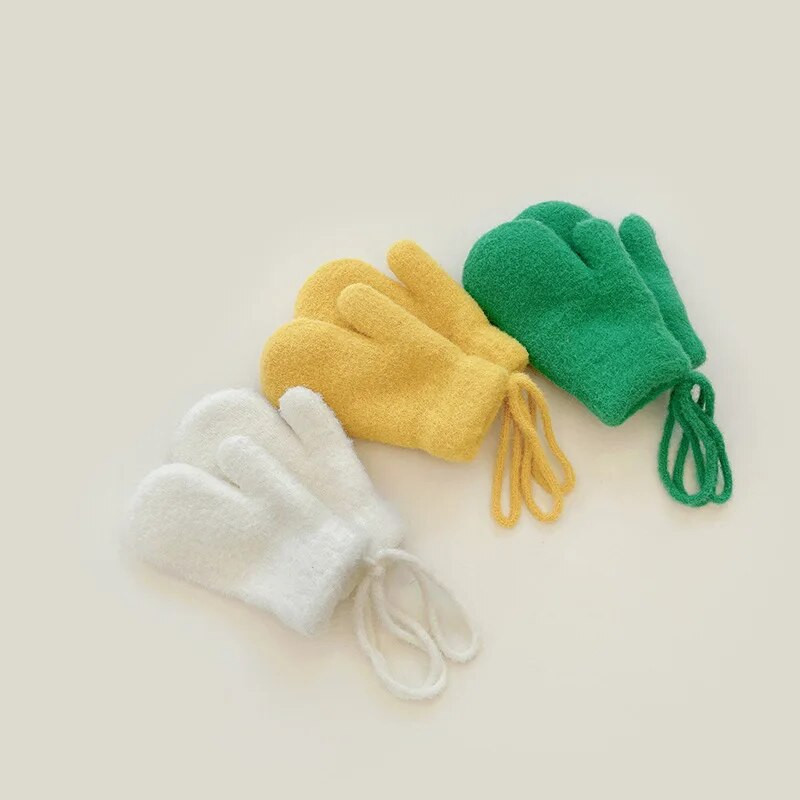 0-4 éves korig Gyerekeknek Téli ujjatlan fiúknak Lányoknak Kötött kesztyűk Aranyos cukorka színű gyerekeknek Meleg ujjas ujjatlan ujjatlan babakesztyűk kötéllel