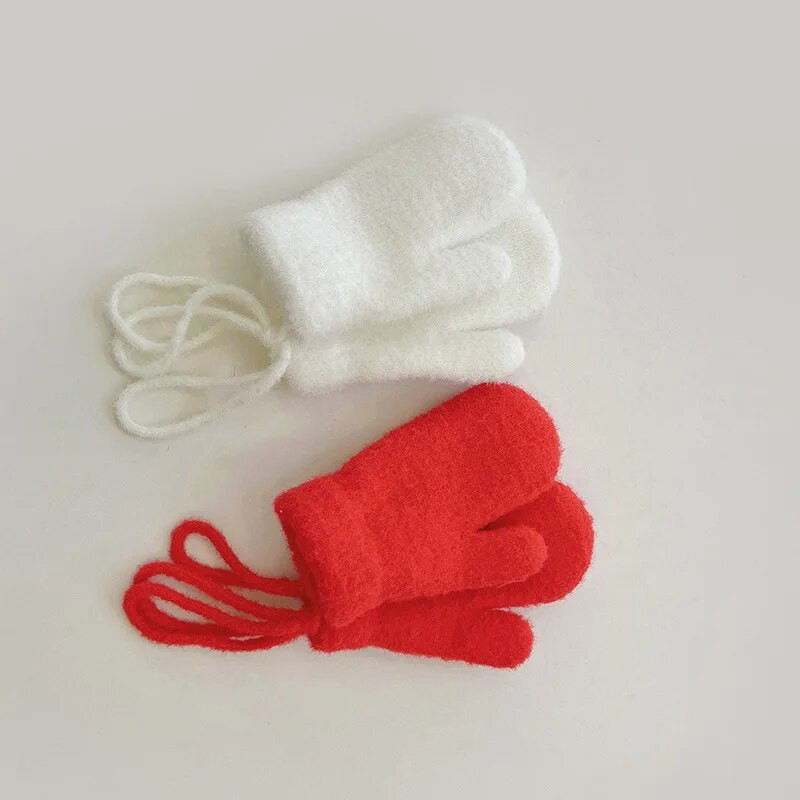 0-4 éves korig Gyerekeknek Téli ujjatlan fiúknak Lányoknak Kötött kesztyűk Aranyos cukorka színű gyerekeknek Meleg ujjas ujjatlan ujjatlan babakesztyűk kötéllel