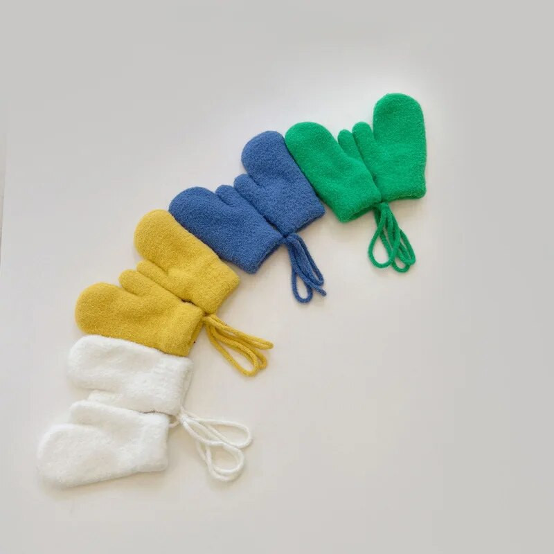0-4 éves korig Gyerekeknek Téli ujjatlan fiúknak Lányoknak Kötött kesztyűk Aranyos cukorka színű gyerekeknek Meleg ujjas ujjatlan ujjatlan babakesztyűk kötéllel